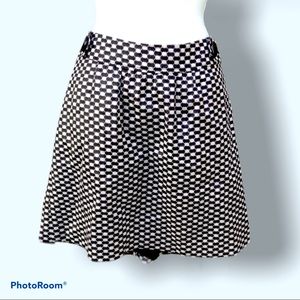 LAST CHANCE!!!! Black & white mid-length Banana Republic skirt s10